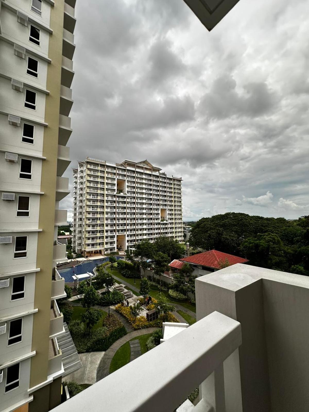 2 Bedroom Condo Unit Near Sm Bf & Naia At The Atherton By Dmci With 2 Balcony Paranaque City Экстерьер фото