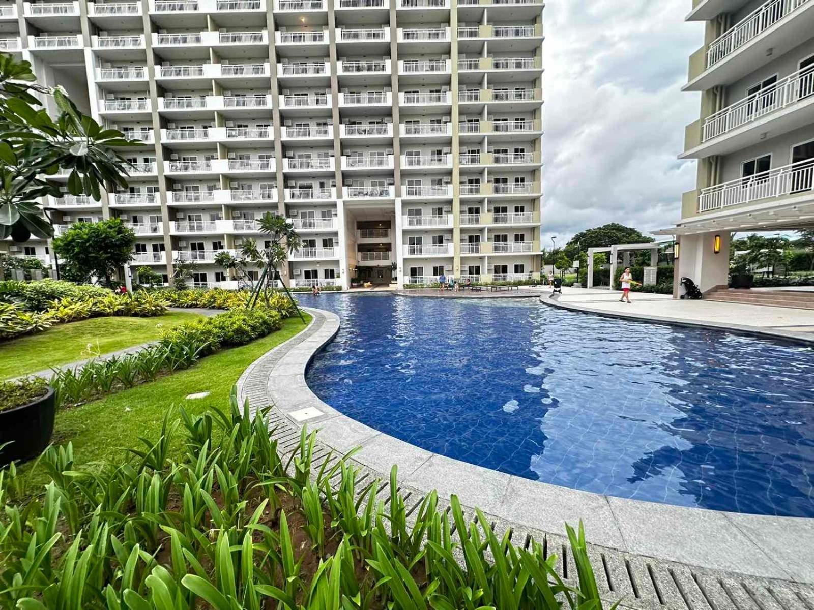 2 Bedroom Condo Unit Near Sm Bf & Naia At The Atherton By Dmci With 2 Balcony Paranaque City Экстерьер фото