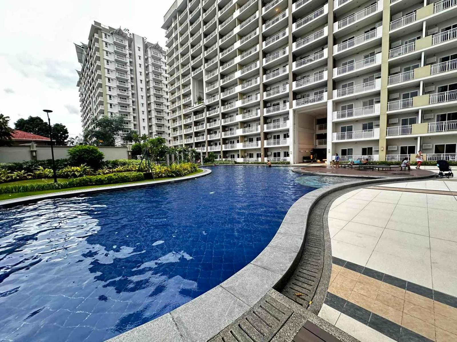2 Bedroom Condo Unit Near Sm Bf & Naia At The Atherton By Dmci With 2 Balcony Paranaque City Экстерьер фото