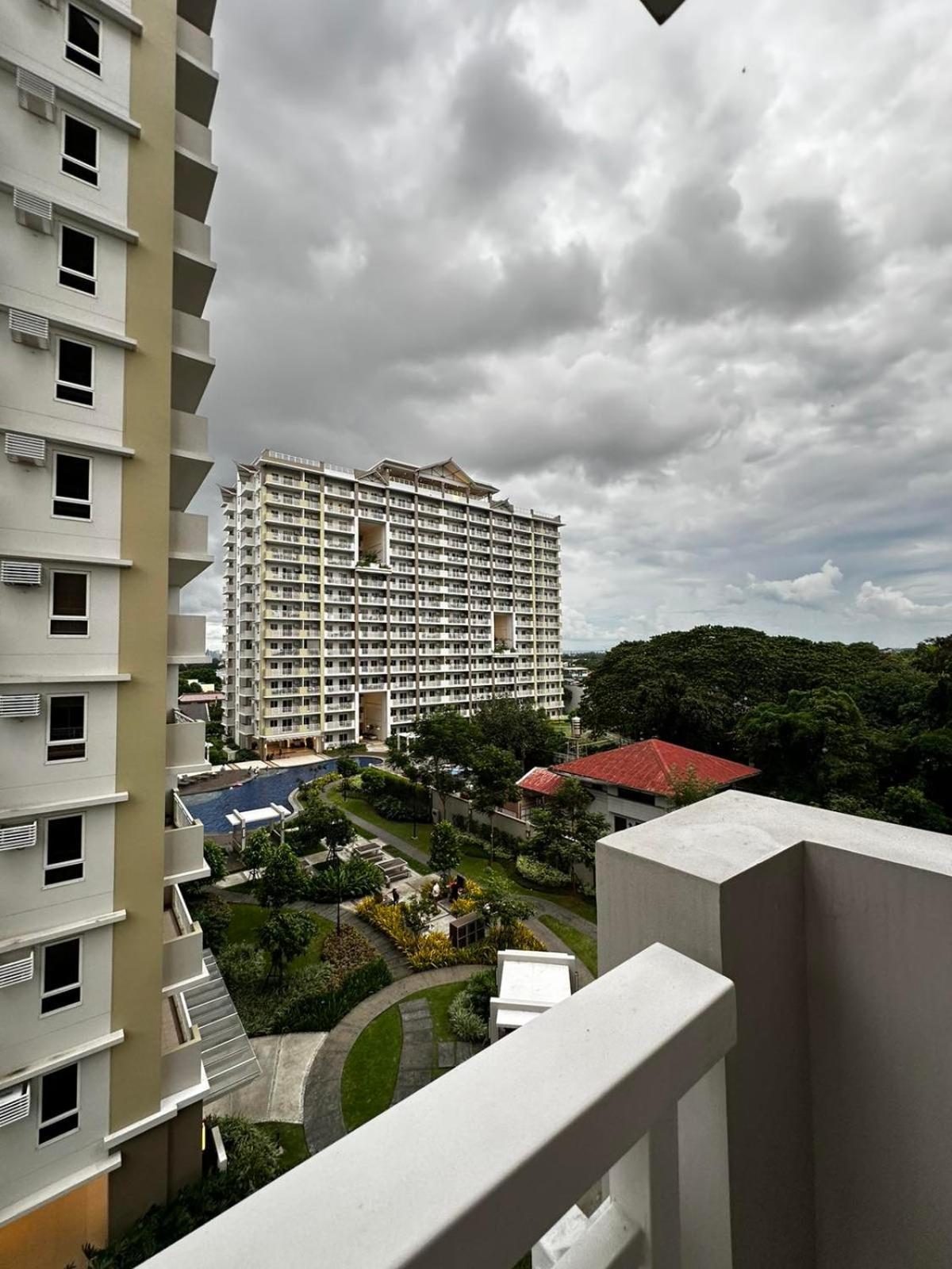 2 Bedroom Condo Unit Near Sm Bf & Naia At The Atherton By Dmci With 2 Balcony Paranaque City Экстерьер фото