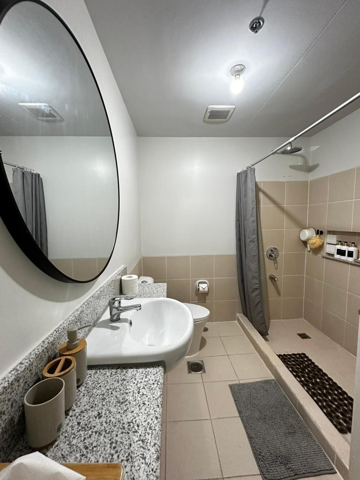 2 Bedroom Condo Unit Near Sm Bf & Naia At The Atherton By Dmci With 2 Balcony Paranaque City Экстерьер фото