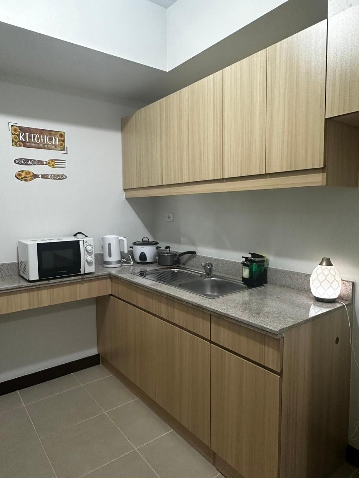 2 Bedroom Condo Unit Near Sm Bf & Naia At The Atherton By Dmci With 2 Balcony Paranaque City Экстерьер фото